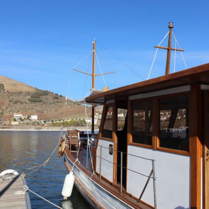 douro-valley-cruise-traditional-boat
