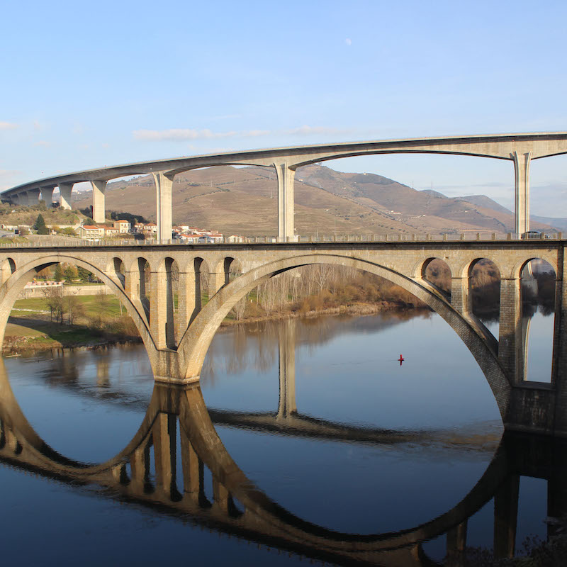 Image of the bridges of Peso da Régua, over the Douro River. Douro Winery Cruise Scenario