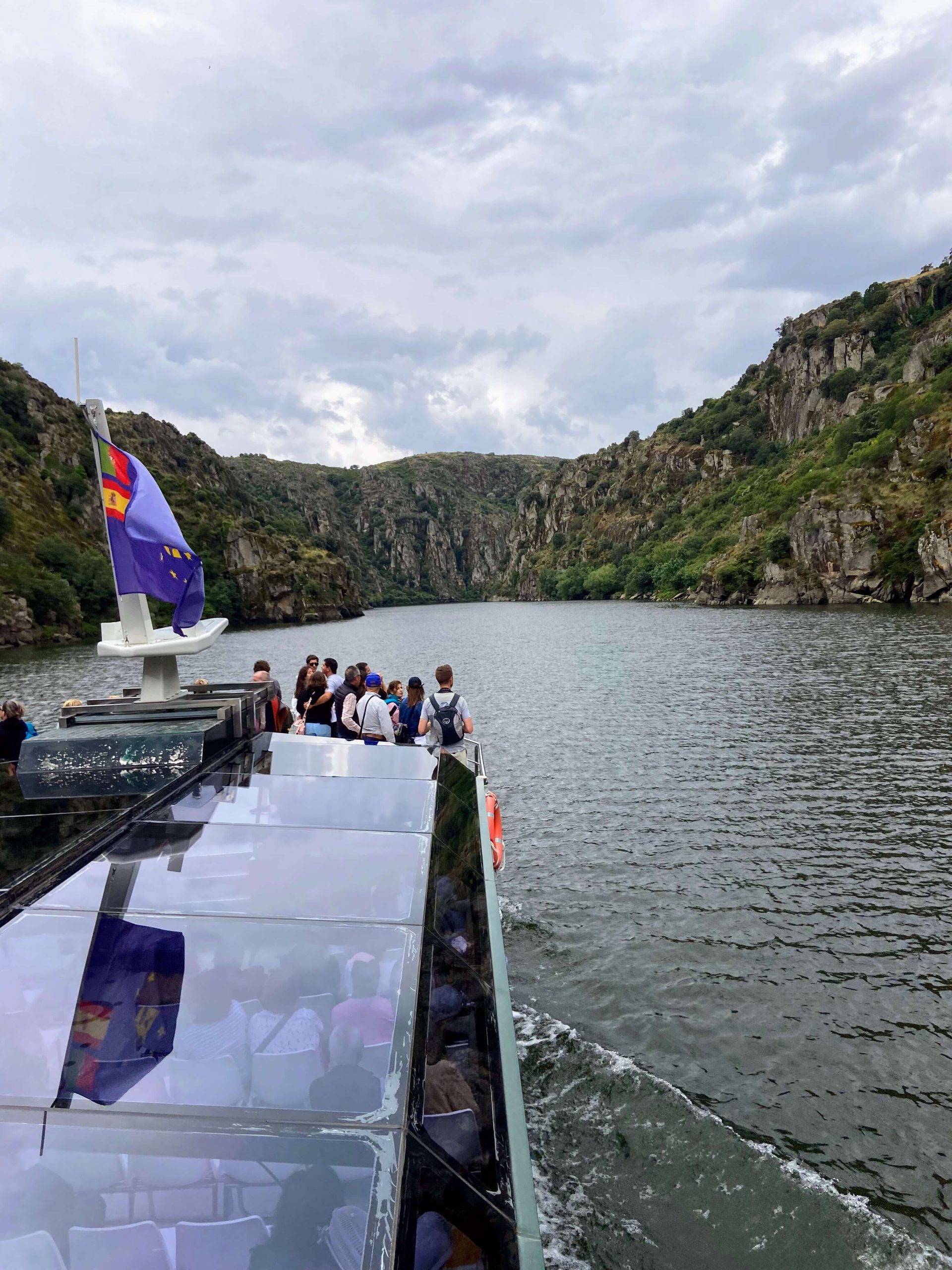 Image of a boat trip between the cliffs of Douro Internacional